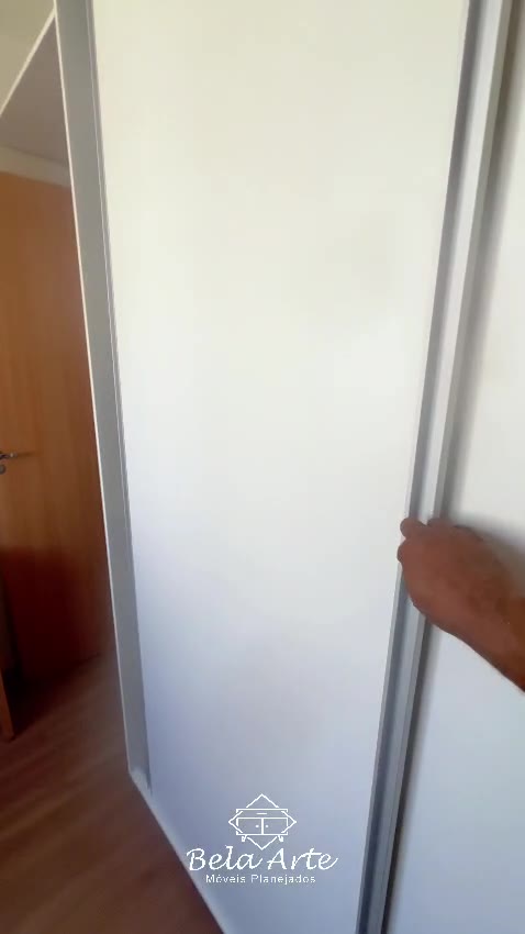 Armário de portas de correr